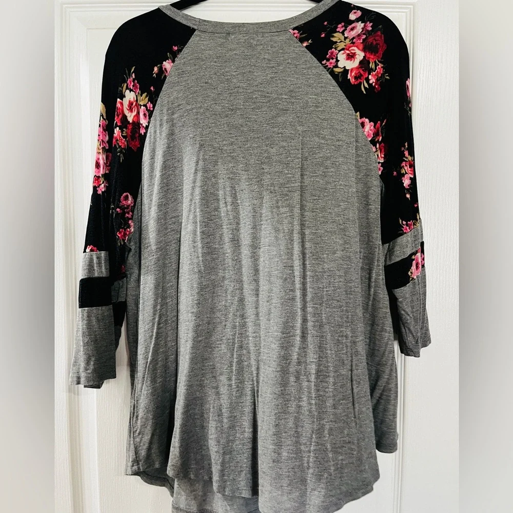 Maurice’s Casual mid length sleeve floral shirt - Picture 5 of 7